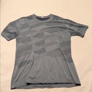 lululemon athletica Gray Patterned Short Sleeve Tee